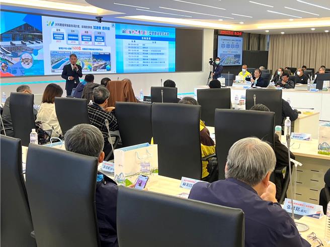 水利署長賴建信以「中央地方協力水環境建設」為題發表專題演講。（王揚傑攝）