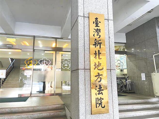 新北市议员黄俊哲其父黄忠信以家族公司资金购买林聪明砂锅鱼头礼盒替黄俊哲行贿，被新北地方法院判处4年10月徒刑，褫夺公权5年。（资料照)