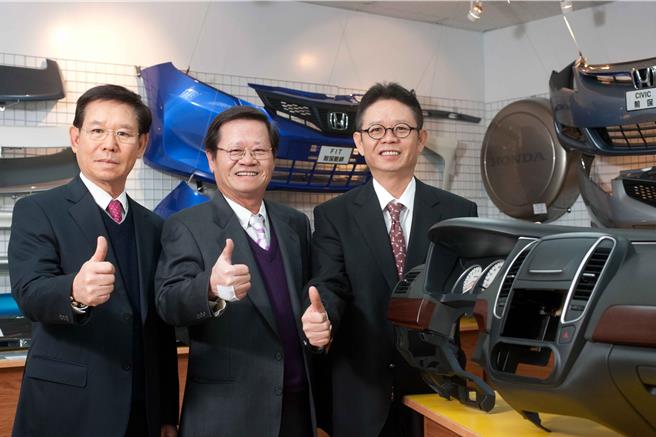 东阳集团三兄弟。（本报资料照片）