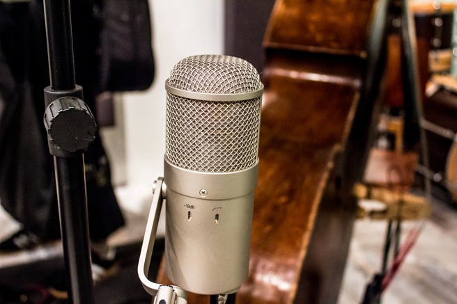 台中位音乐老师因社区住家开设音乐工作室，从早吵到晚，让其他住户不堪其扰，联手对他求偿共330元。（示意图／shutterstock）