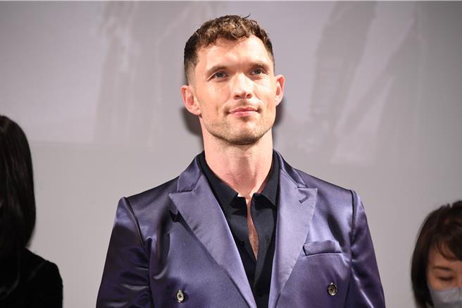  饰演「诺伯上将」的艾德斯克林出席《Rebel Moon—第1部：火之女》首映会。（Netflix提供）