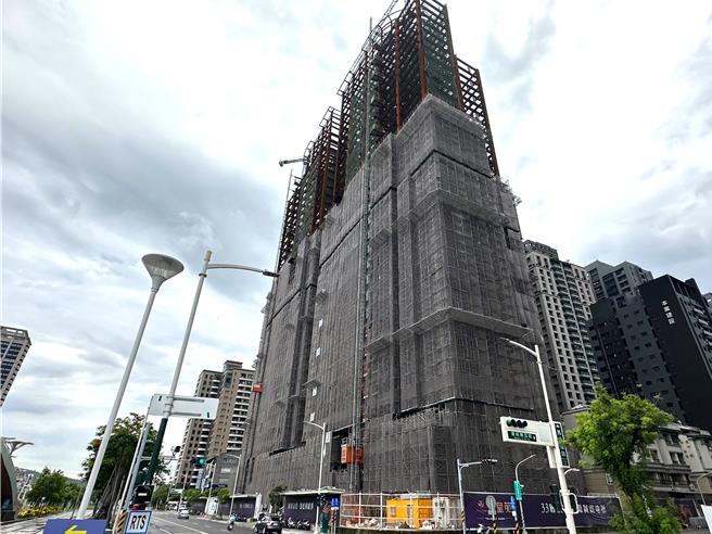 高雄美术馆特区预售豪宅「御皇苑」每坪73万再度刷新房价天花板。（台湾房屋提供）