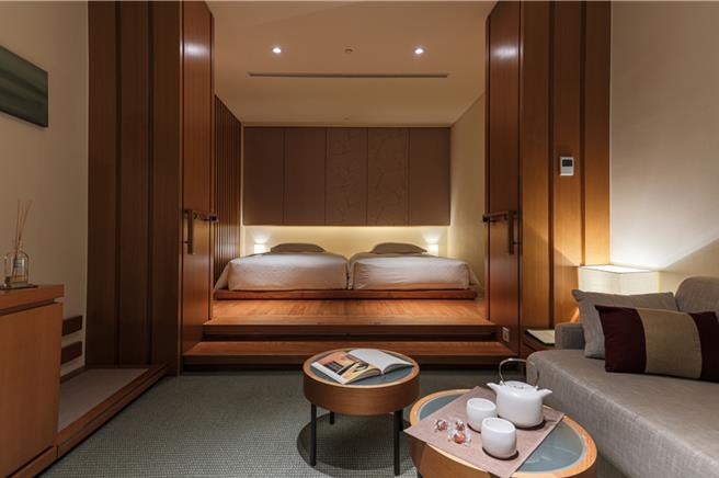 礁溪老爷跨年活动压轴大奖，平日双人一泊二食洋式标准客房住宿券1张，价值2，9480元。(礁溪老爷酒店提供)