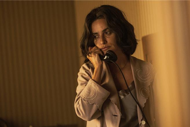 曾被誉为「全球最性感女人的」潘妮洛普克鲁兹在《法拉利》中演绎女人的另一面。（车库娱乐提供）