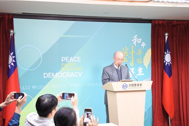 大陆国务院21日宣布中止台湾在ECFA下12产品关税减让，陆委会副主委詹志宏对此表示，奉劝中共当局早日觉醒，不要再进一步伤害两岸关系。（朱绍圣摄）