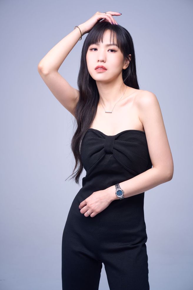 孫盛希在疫情期間跑去開餐廳，新專輯《Boomerang》專輯猶如迴力鏢，轉了一圈再回到歌壇，力道更強更猛，佩戴蕭邦（CHOPARD）Ice Cube系列珠寶。（JOJ PHOTO攝，圖片企畫／中時時尚，服裝提供／CHLOE）