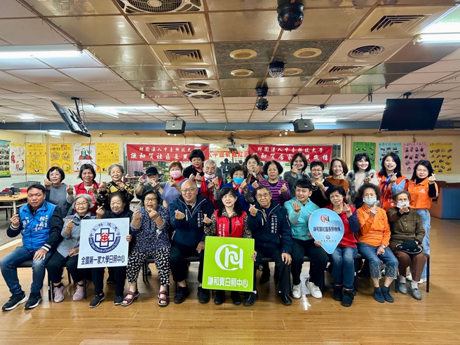 亞健康營大合影，一同為課程拉開序幕。(照片/中臺科大提供)