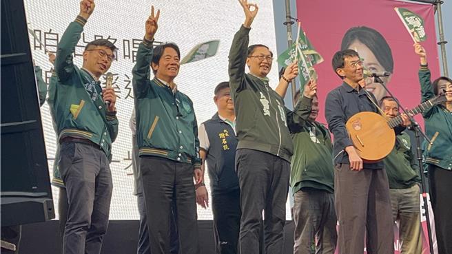 屏东场 赖清德：一条高铁、两条快速道路 打通屏东的任督二脉。 曾薏苹摄