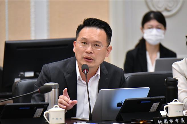 桃園市副市長蘇俊賓為勞檢員討加薪。(市府提供／蔡依珍桃園傳真)