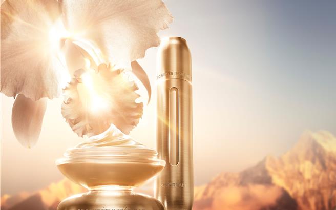 嬌蘭全新推出的蘭鑽金緻御光系列，御光能量精華與乳霜均為2萬7730元。（嬌蘭提供／黃唯淯台北傳真）