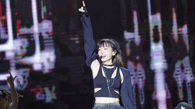 谢金燕为准备跨年演出累翻。（吴建辉摄）