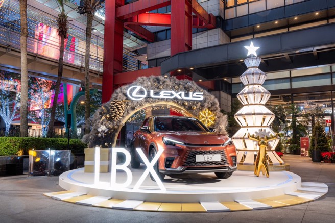 Lexus于新光三越信义新天地A8馆，抢在车展前对外展示全新车款LBX。（吴松翰摄）
