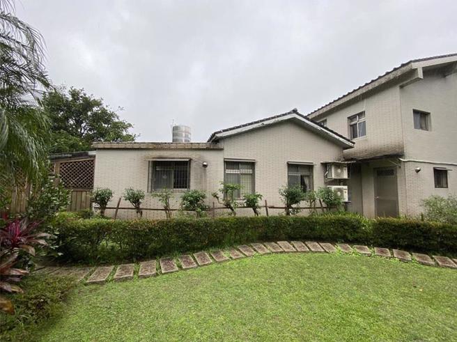 赖清德万里老家后方「别有洞天」，庭园步道修葺完善，与绿营声称的工寮有天壤之别。（中时资料照／高钧麟摄）