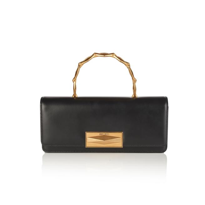 DIAMOND CHAIN TOP HANDLE 黑色牛皮革手提包 ，7萬800元 。（Jimmy Choo 提供）