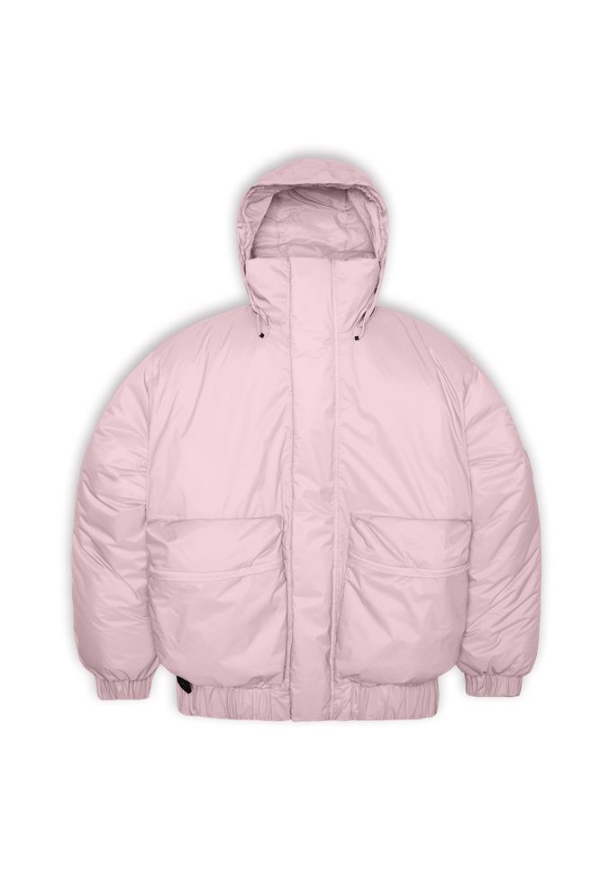 RAINS 糖果粉连帽飞行夹克，2万1580元。（Rains提供） 