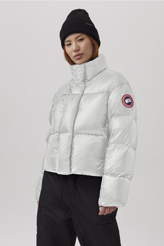 Canada Goose Cypress 短版羽绒服女款，银桦色，3万元。（Canada Goose 提供）