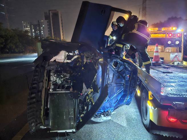 國道1號北向12公里處汐止系統發生事故。（翻攝畫面）