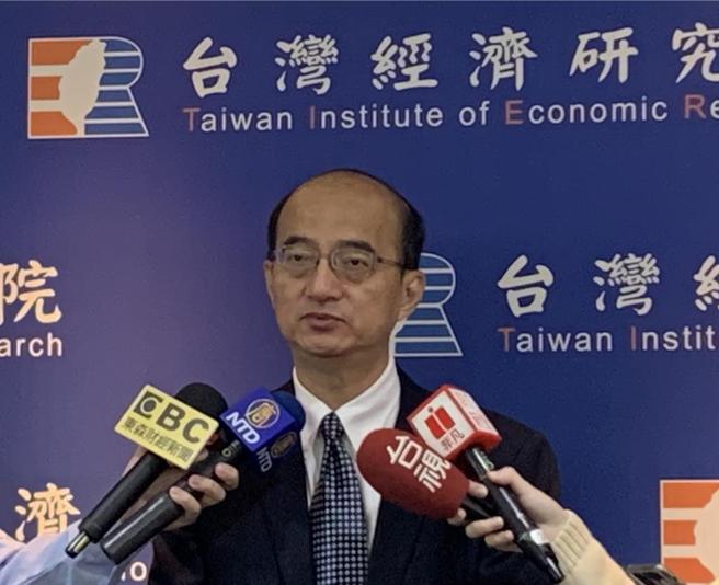 台湾经济研究院长张建一谈陆方中止ECFA 12项石化产品关税优惠的影响。图／陈碧芬