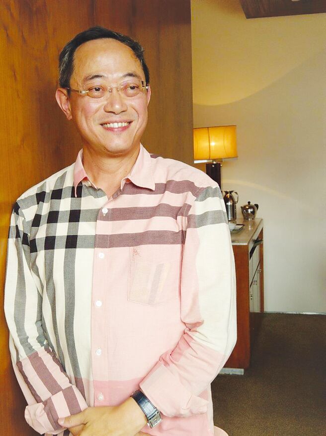 台系IDM厂德微科技（3675）20日董事会决议，以1.8亿元取得喜可士（股）公司4成股权，一举取得营运控制权。图为德微董事长张恩杰。图／本报资料照片