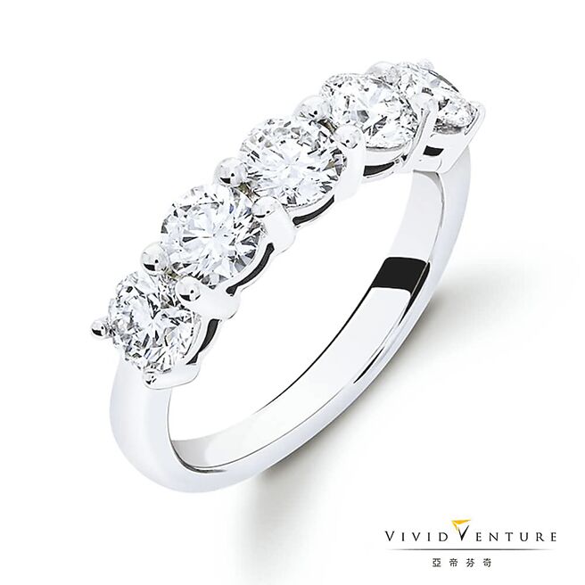 OKmart龍年福袋頭獎祭出「星光耀眼VIP訂製款 GIA 1.5克拉鑽戒」，市值達30萬。（OKmart提供）