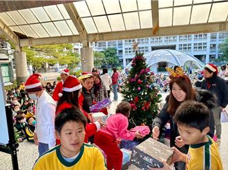募近250盒爱心鞋盒分送4校 国小送爱到偏乡串起友谊桥梁