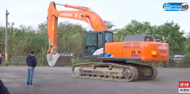 柯文哲新竹农地违规使用，拆除作业现场。(取自直播)