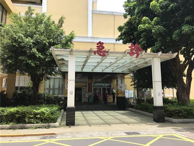 國軍左營總院主治醫師洪恭誠指出，22日清晨5名官兵被分成2批送醫，其中一批為落水的3人，另一批則是艙內受傷的2人，5人生命跡象均穩定，目前收治病房觀察中。（本報資料照片）