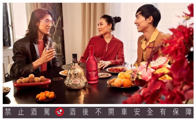轩尼诗邀请当代艺术家杨泳梁，以数位艺术打造V.S.O.P和X.O两款龙年限量酒礼盒。（Hennessy提供）