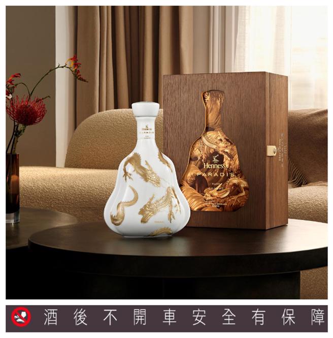 轩尼诗百乐廷春节限量艺术装瓶，30万8000元。（Hennessy提供)