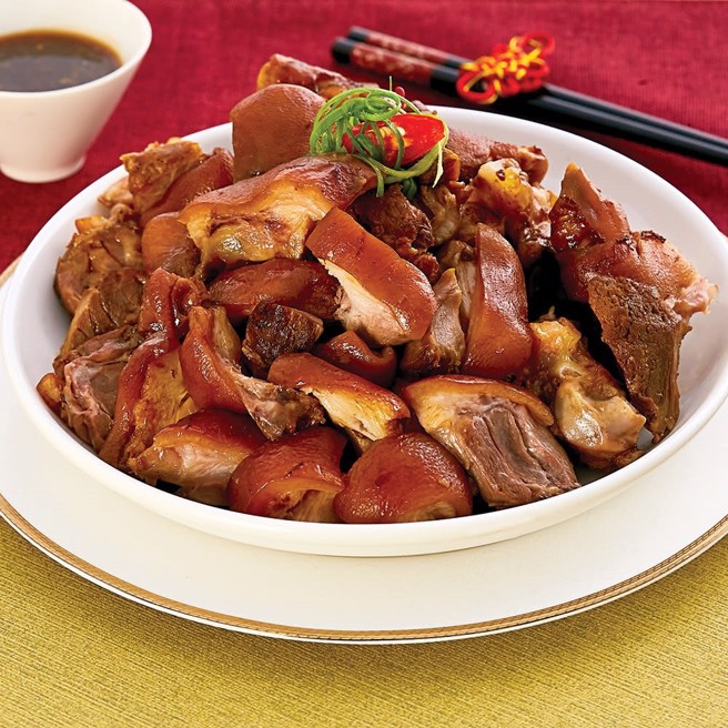 海鴻飯店的豬腳外皮香Q肉質鮮嫩多汁。（圖／momo提供）