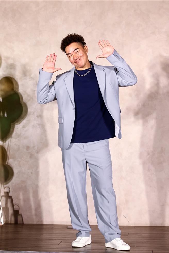 郭泓志为厨房小帮手。（邓博仁摄）