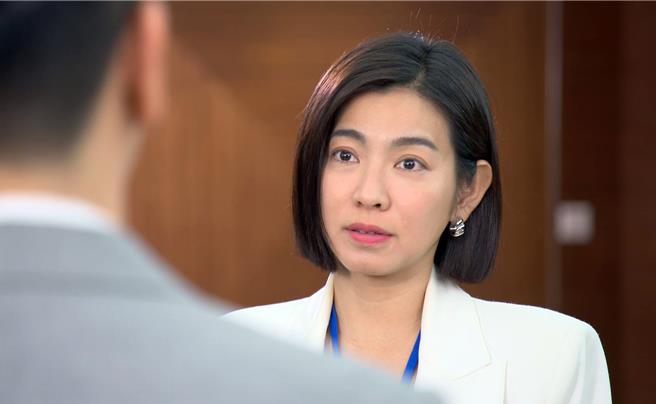 米可白剧中和前夫在工作场合相遇。（台视提供）