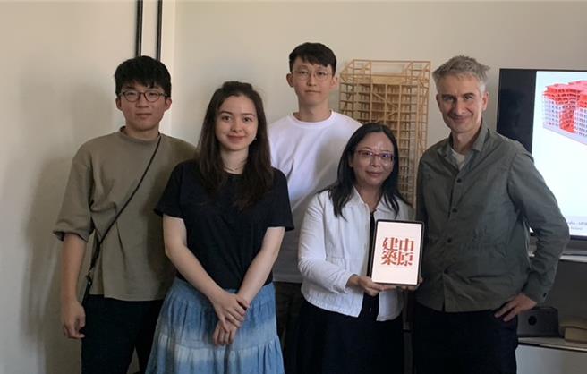 中原大学建筑系师生拜访柏林艺术大学建筑系主任Prof. Christoph Gengnagel（右一）。（中原大学提供／蔡明亘桃园传真）