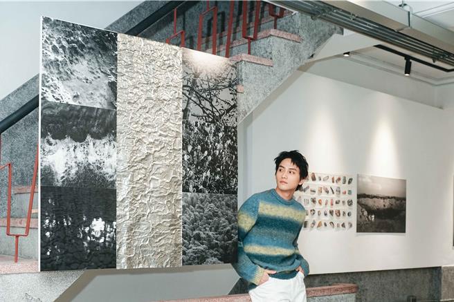 范少勋最喜欢展览中的主视觉照。（青春期影视提供）