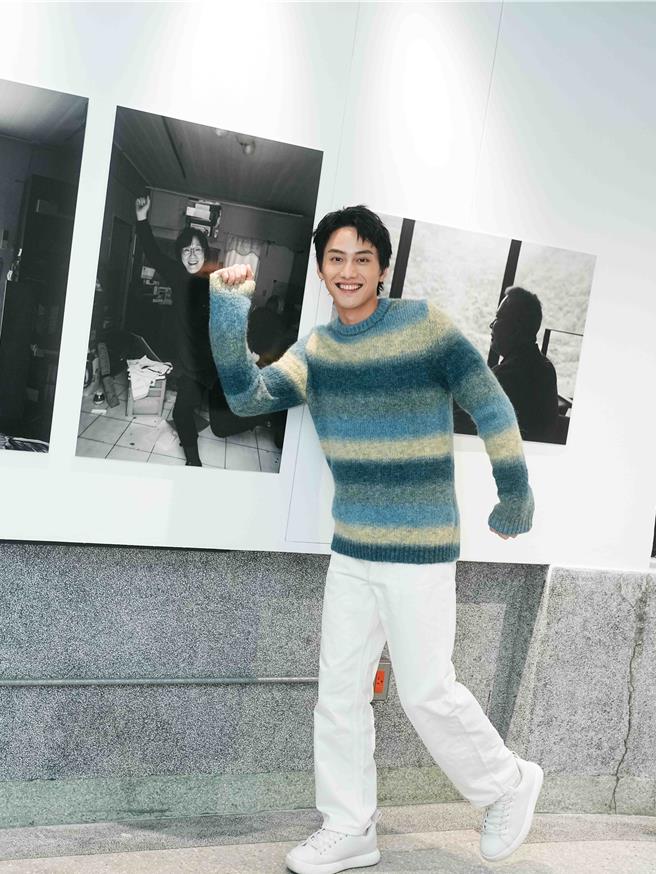 展览中还有爸爸和妈妈的照片。（青春期影视提供）