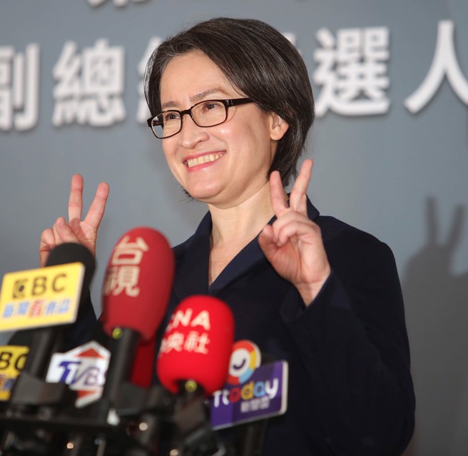 民进党副总统候选人萧美琴22日出席唯一一场副总统政见发表会。(截自中时新闻网直播)