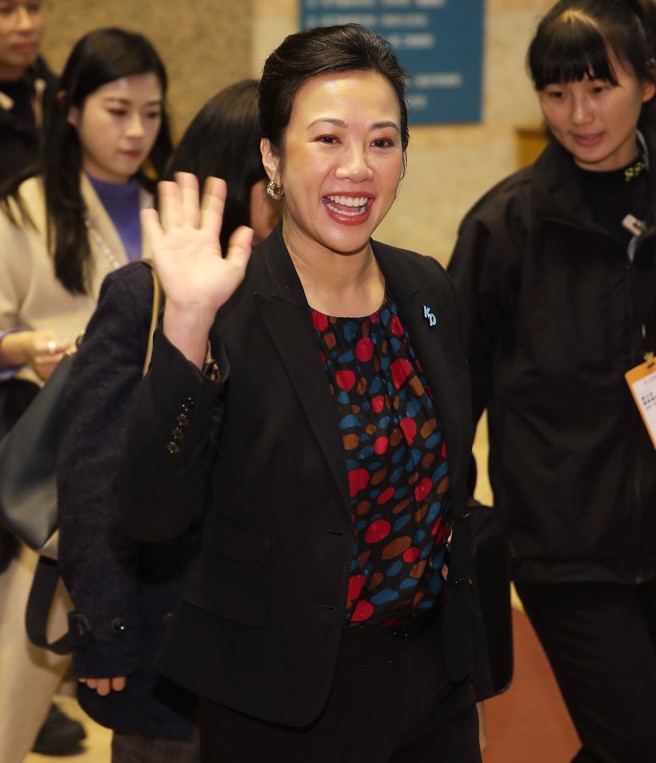 中選會22日舉行副總統候選人的政見發表會，民眾黨副總統候選人吳欣盈會後直接離去面帶笑容。（季志翔攝）