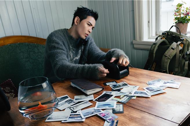 萧敬腾发行新专辑《野生》，日前推出新歌〈被丢掉的最后都去了什么地方〉MV。（华纳音乐提供）