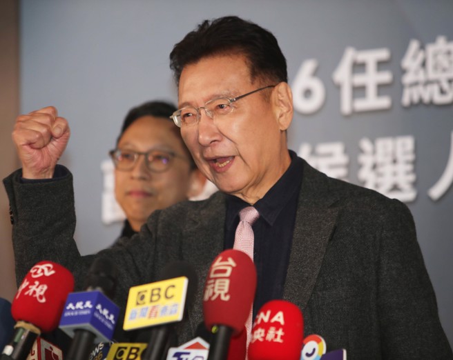 國民黨總統候選人侯友宜透露，趙少康政見會上說「士為知己者死」，令他相當感動。（季志翔攝）