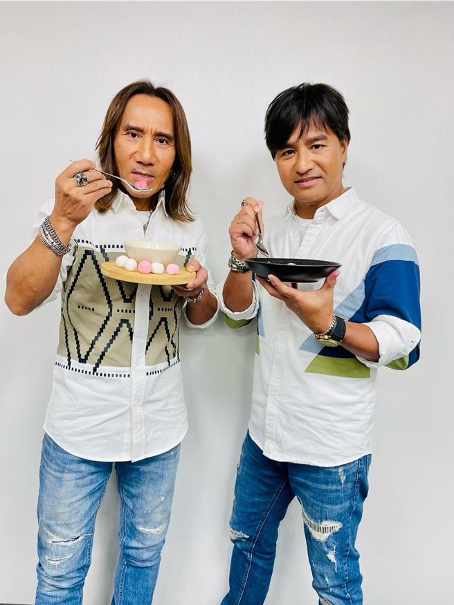 動力火車近來推出跨界合作的火鍋湯底。（華研國際提供）