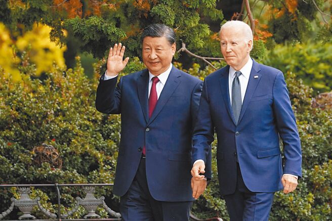 美国总统拜登日前与中国国家主席习近平电话会谈，此举表示中美两国管控复杂且时有紧张的双边关系，领导人定期直接沟通便是一个很好的方式，同时确保和平、稳定与各自承诺是这场电话会谈的重点。（图／路透资料照片）