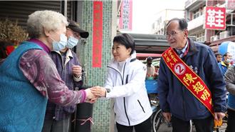 盧秀燕陪苗縣立委候選人陳超明掃市場拜票 大讚政績要親自推薦