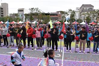 头份后庄国小校庆启用新跑道 苗栗县长允诺建新校分担学校负荷