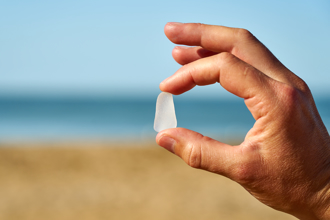 逛公園撿到玻璃 拿給專家鑑定 竟4.87克拉鑽石