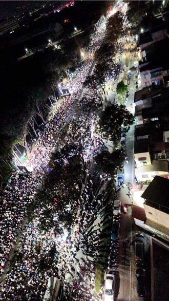 柯文哲大進場走35分鐘！岡山造勢破5萬人 空拍照曝光