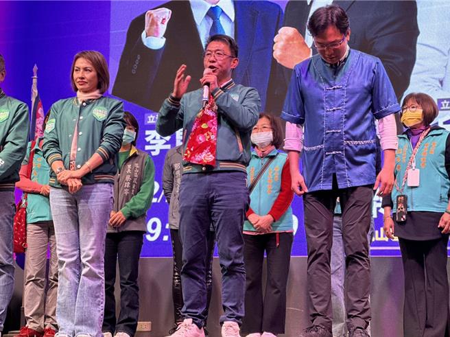 民进党高雄市立委候选人许智杰23日在凤山举办都会客家愿景发表会。（杨舒婷摄）