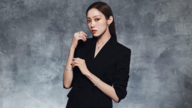 李聖經是一名虔誠的基督徒，平日都會佩戴義大利DAMIANI經典Belle Epoque美好年代十字架項鍊。（DAMIANI提供）