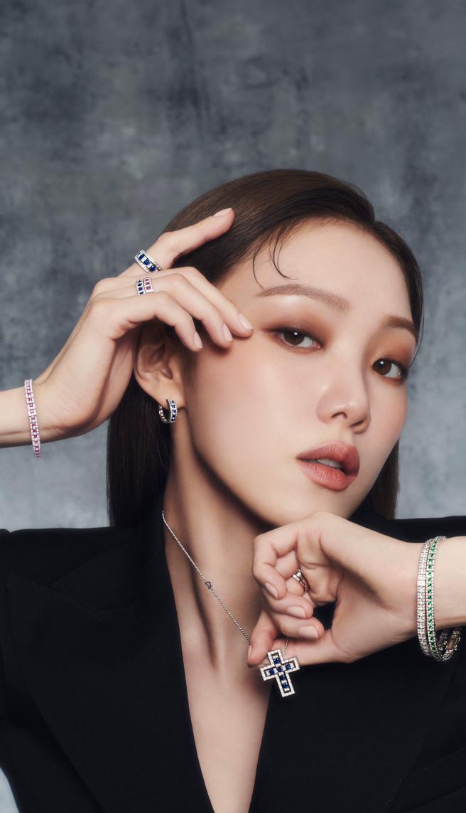 李聖經是義大利DAMIANI珠寶代言人，在韓國引領流行風潮。（DAMIANI提供）