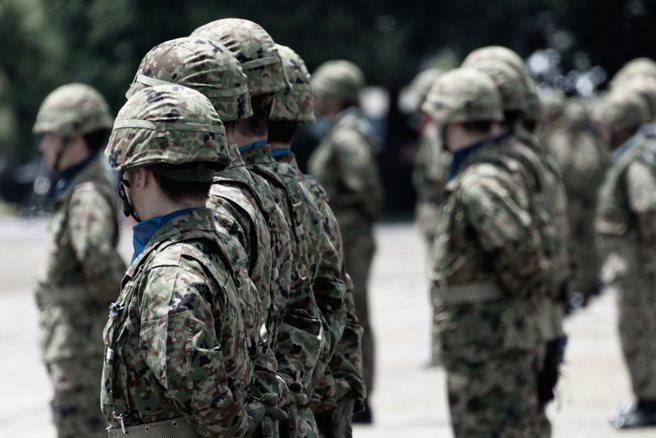 日本陆上自卫队包括将补（相当于他国陆军少将）在内的两名高阶军官，因职权骚扰下属受到降阶处分，创陆上自卫队因职权骚扰遭降阶首例。(示意图/shutterstock)