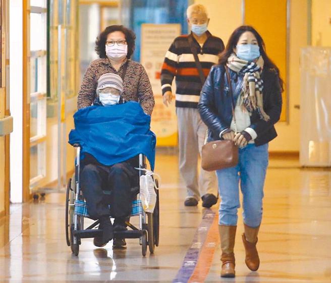 苗栗县再推长者福利！65岁以上就医免挂号费明年元旦开跑。（示意图／本报资料照）